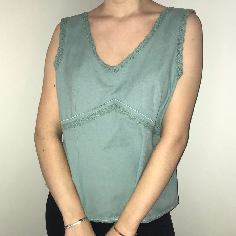Women’s lace trim linen blend sleeveless tank top